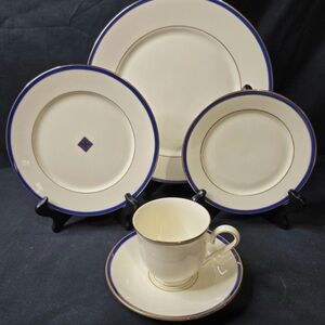 Classic Cream and Blue 5 piece Lenox place Setting, pattern Twilight